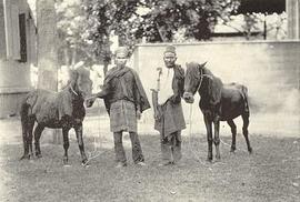 Dua Orang Laki laki Gajo beserta Alat transfortasi Binatang Kuda