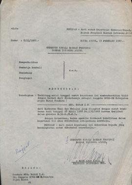 berkas 15/2 - Berkas Saudara Gubernur kepala D.I.A No.8/11/1967 tentang memberhentikan dengan tid...