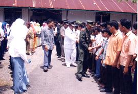 Muspida Kabupaten Aceh Barat berkunjung ke panti Asuhan Suci Hati, tanggal; 17 Agustus 2002 (8)