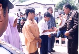 Muspida Kabupaten Aceh Barat berkunjung ke panti Asuhan Suci Hati, tanggal; 17 Agustus 2002 (7)