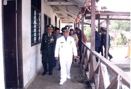 Muspida Kabupaten Aceh Barat berkunjung ke panti Asuhan Suci Hati, tanggal; 17 Agustus 2002 (2)