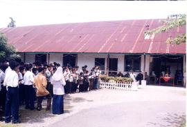 Muspida Kabupaten Aceh Barat berkunjung ke panti Asuhan Suci Hati, tanggal; 17 Agustus 2002 (11)