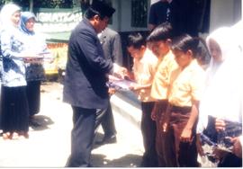 Upacara HUT RI ke 57 dilapangan Teuku Umar Meulaboh, tanggal; 17 Agustus 2004 (31)