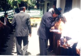Upacara HUT RI ke 57 dilapangan Teuku Umar Meulaboh, tanggal; 17 Agustus 2004 (34)